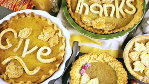 Homemade pumpkin pies for thanksgiving day — Stock Video