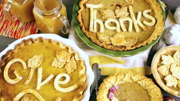 Pasteles de calabaza caseros para el día de Acción de Gracias — Vídeos de Stock