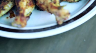 ahşap fırın tavuk kanadı ateş