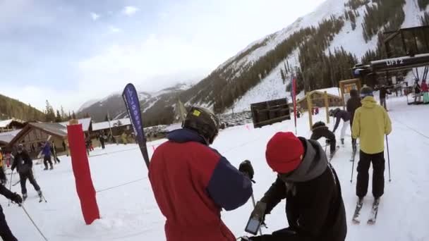 Dia de inverno, Esqui Alpino — Vídeo de Stock