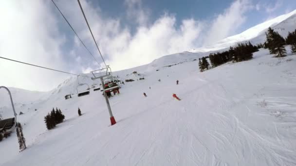 Zimní den, alpské lyžování — Stock video