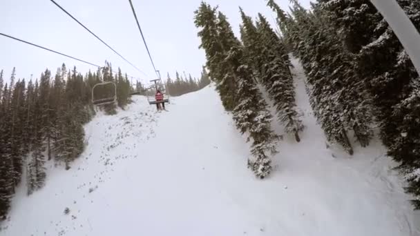 冬天的一天，高山滑雪 — 图库视频影像