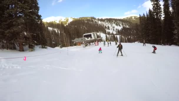 Estación de esquí al final de la temporada — Vídeo de stock