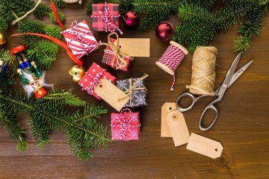 Noel hediyesi küçük kutular içinde