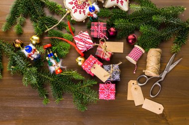 Noel hediyesi küçük kutular içinde