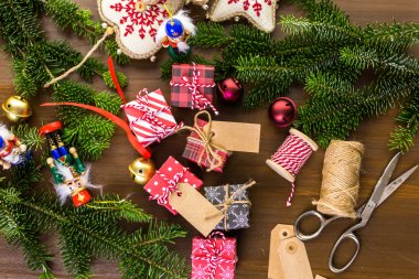 Noel hediyesi küçük kutular içinde