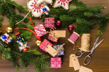 Noel hediyesi küçük kutular içinde