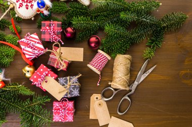 Noel hediyesi küçük kutular içinde