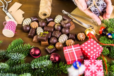 Karışık meyveli sarma çikolata