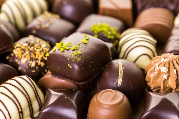 Chocolates surtidos gourmet —  Fotos de Stock