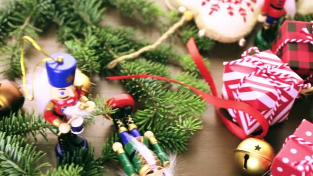 Julklappar i små lådor — Stockvideo