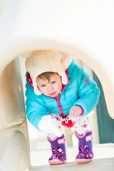 Bebê menina ao ar livre — Fotografia de Stock