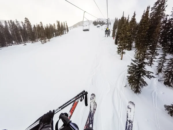 Zimní den, alpské lyžování — Stock fotografie