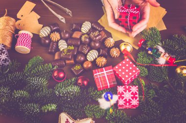 Noel hediyesi küçük kutular içinde