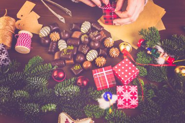 Noel hediyesi küçük kutular içinde