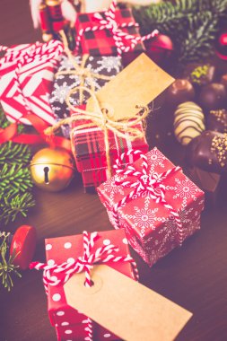 Noel hediyesi küçük kutular içinde