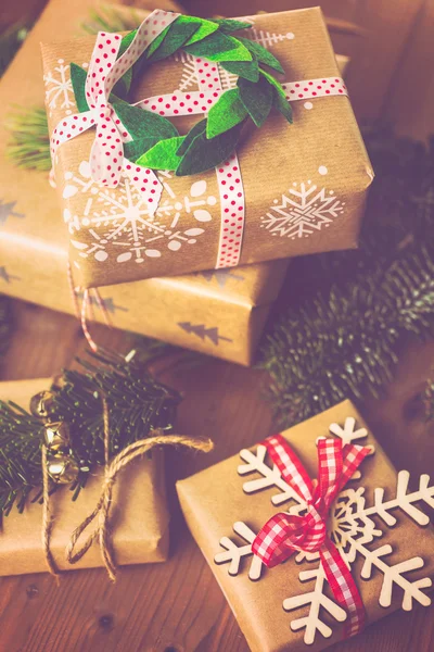 Embrulhar presentes de Natal — Fotografia de Stock