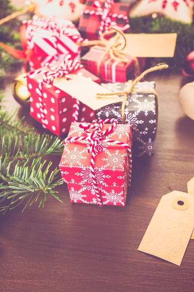 Karácsonyi ajándékokat a kis doboz — Stock Fotó