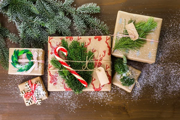 Christmas gifts wrapped in brown paper — Stock Photo, Image