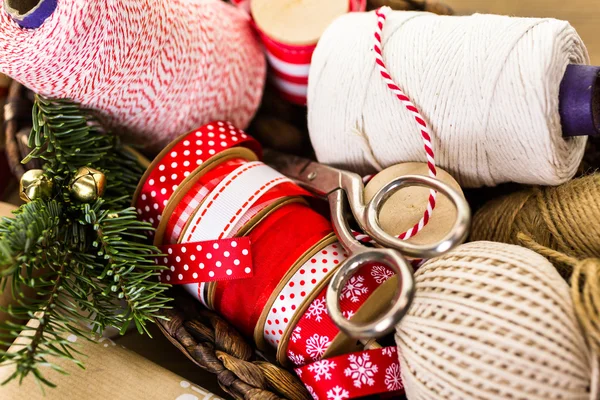 Vánoční dárky dekorace detaily — Stock fotografie