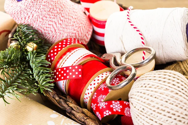 Vánoční dárky dekorace detaily — Stock fotografie