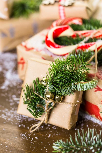 Christmas gifts wrapped in brown paper — Stock Photo, Image