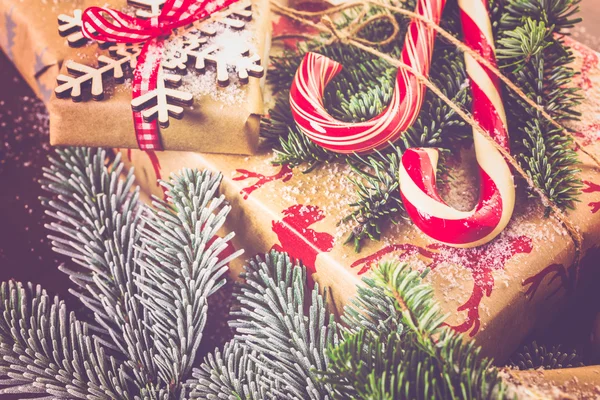 Christmas gifts wrapped in brown paper — Stock Photo, Image