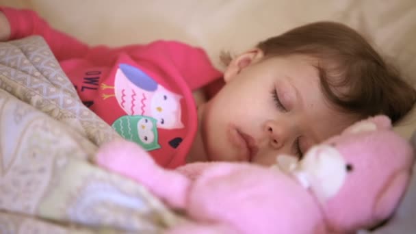 Dormire bambino ragazza — Video Stock