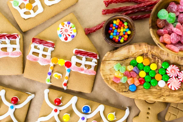 Peperkoek huis verfraaien — Stockfoto