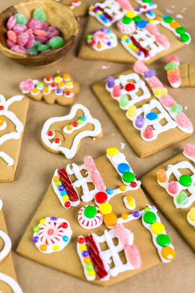 Peperkoek huis verfraaien — Stockfoto