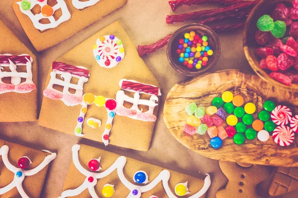 Peperkoek huis verfraaien — Stockfoto