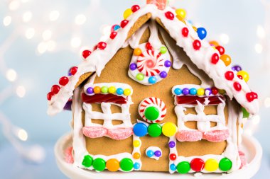 Gingerbread House Beyaz Kraliyet buzlanma ile