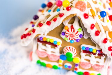 Gingerbread House Beyaz Kraliyet buzlanma ile