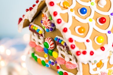 Gingerbread House Beyaz Kraliyet buzlanma ile