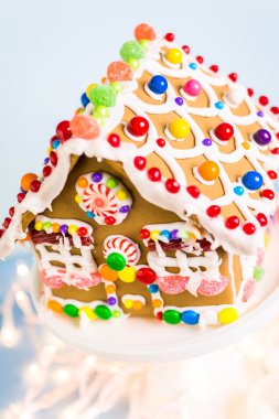 Gingerbread House Beyaz Kraliyet buzlanma ile