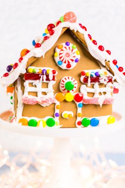 Gingerbread House Beyaz Kraliyet buzlanma ile