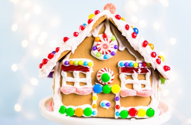 Gingerbread House Beyaz Kraliyet buzlanma ile