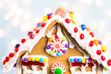 Gingerbread House Beyaz Kraliyet buzlanma ile