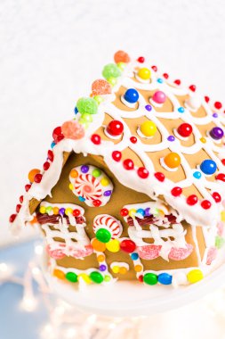 Gingerbread House Beyaz Kraliyet buzlanma ile