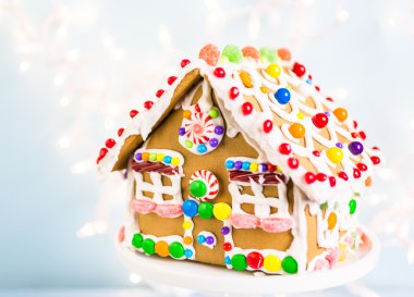 Gingerbread House Beyaz Kraliyet buzlanma ile