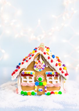 Gingerbread House Beyaz Kraliyet buzlanma ile