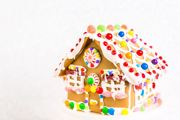 Gingerbread House com glacê real branco — Fotografia de Stock