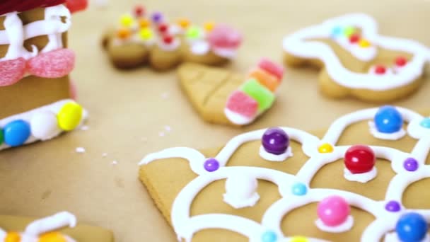 Building Gingerbread house — Stock Video