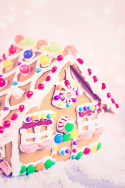Gingerbread House Beyaz Kraliyet buzlanma ile