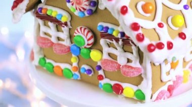 Gingerbread House Beyaz Kraliyet buzlanma ile