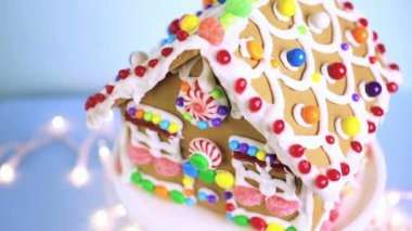 Gingerbread House Beyaz Kraliyet buzlanma ile