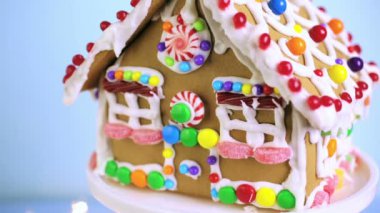 Gingerbread House Beyaz Kraliyet buzlanma ile
