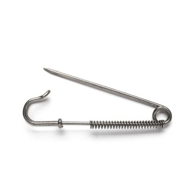 Metal iğne çengelli iğne izole arka plan üzerinde