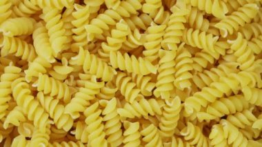 Pişmemiş İtalyan Spiral Makarnası, Yavaş Döndürme