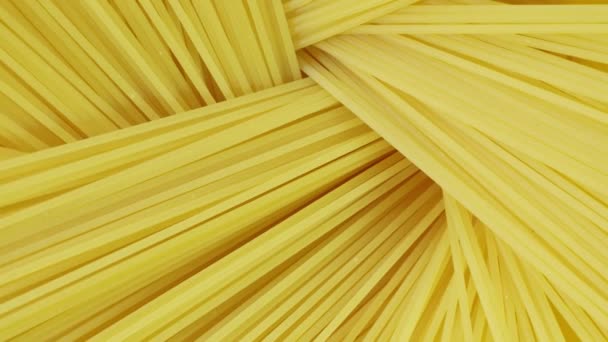 Rauwe rogge spaghetti textuur achtergrond. Sluit maar af. Italiaanse Spaghetti raw food achtergrond textuur. — Stockvideo